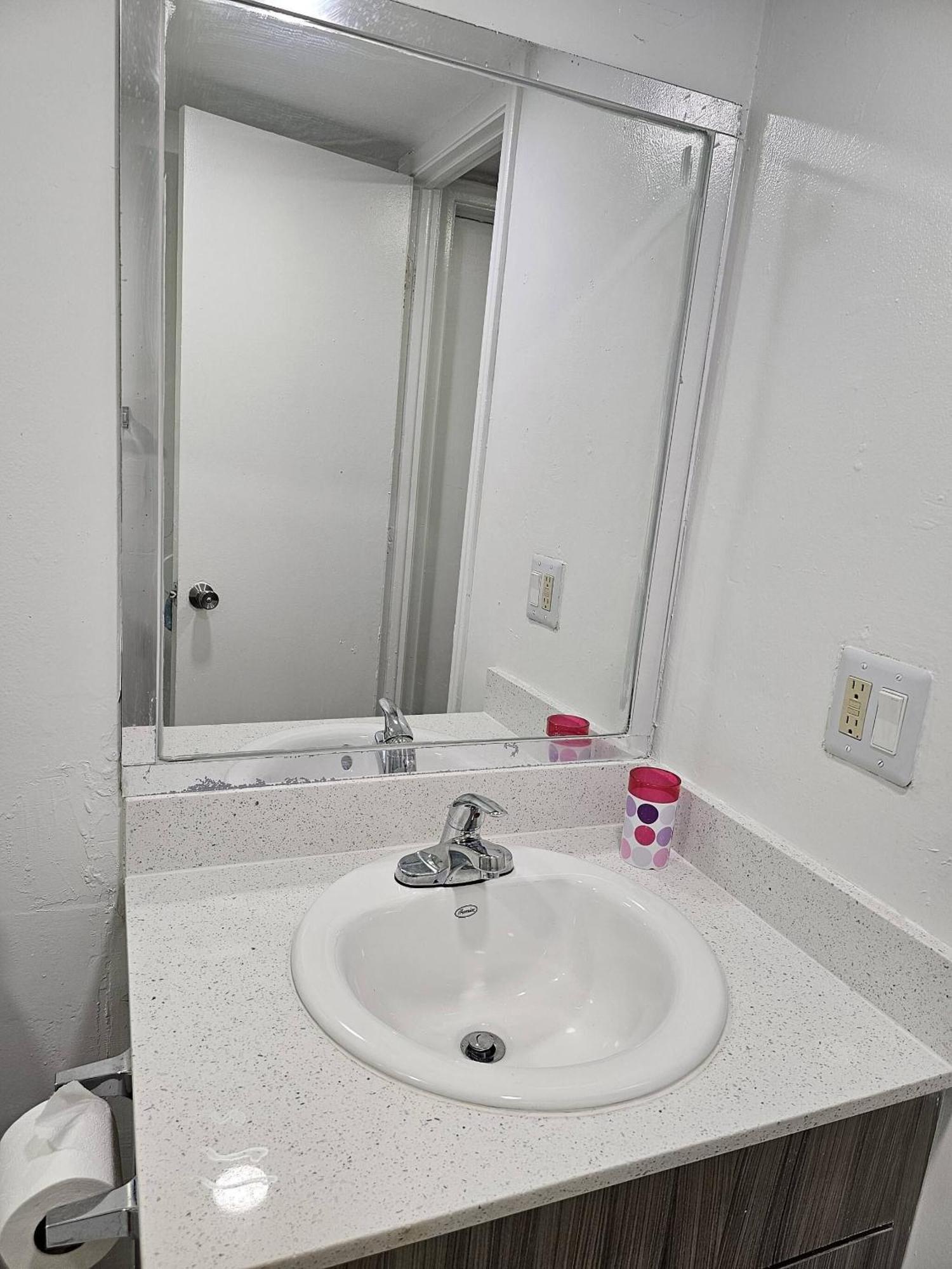 Room In Apartment - The Sample Rd Retreats Pompano Beach Extérieur photo